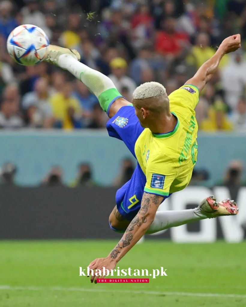 World Cup: During Brazil vs. Serbia, Richarlison and Dani Alves shared a funny moment.