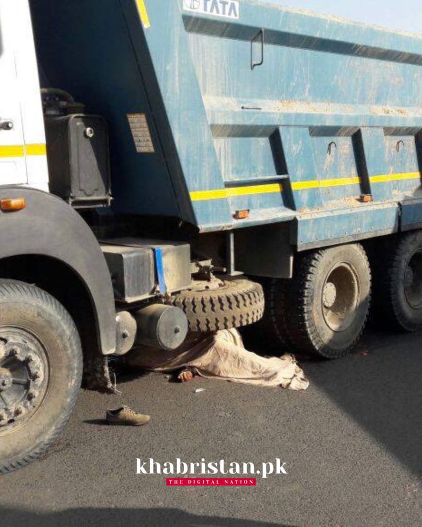 A police officer was killed in a speeding dumper in Karachi